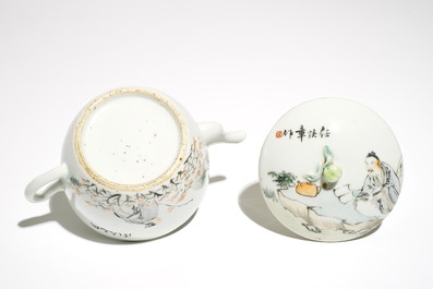 Une th&eacute;i&egrave;re en porcelaine de Chine qianjiang cai, sign&eacute; Ren Huanzhang (1874-1902)