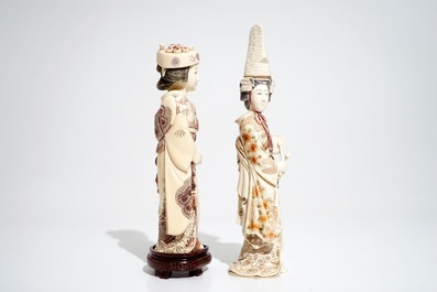 Deux okimono de femmes en ivoire, Japon, 19/20&egrave;me