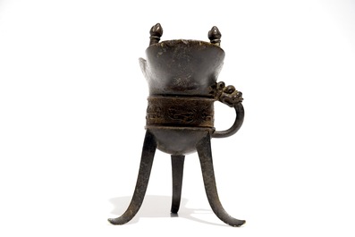 A Chinese bronze ritual jue wine cup, 18/19th C.