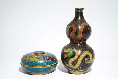 A Chinese cloisonn&eacute; double gourd vase and a round covered box with jade, 19/20th C.