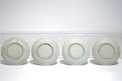 Une paire de vases couverts et quatre coupes en porcelaine de Chine famille rose, Yongzheng/Qianlong