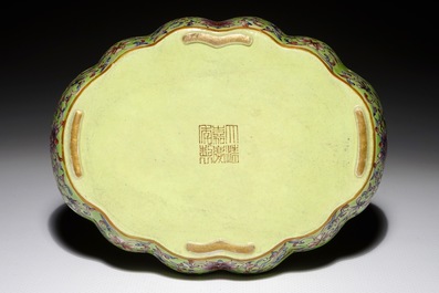 A Chinese lime green-ground famille rose calligraphy tea tray, Jiaqing mark, 19/20th C.