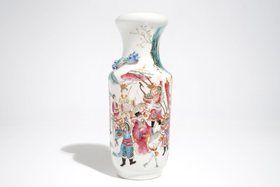 Un vase et quatre bols &agrave; th&eacute; en porcelaine de Chine famille rose, 19&egrave;me