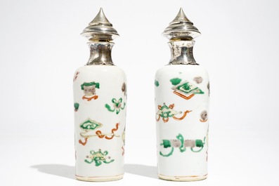 Une paire de vases en porcelaine de Chine famille verte aux montures en argent, Kangxi