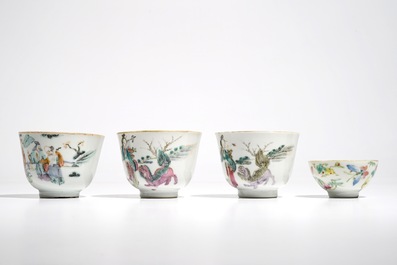Een Chinese famille rose vaas en vier kopjes, 19e eeuw