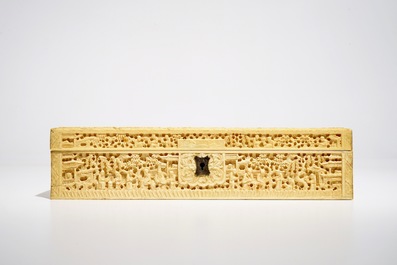 A large rectangular Chinese carved ivory casket, Canton, 19th C.