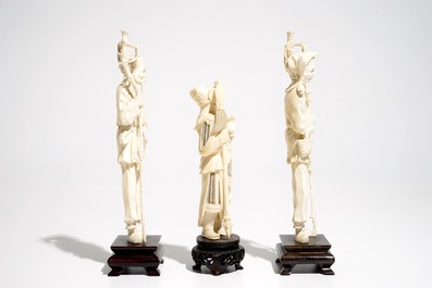 Trois figures en ivoire sculpt&eacute; sur socles en bois, Chine, 1&egrave;re moiti&eacute; du 20&egrave;me