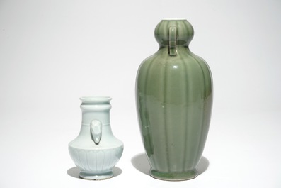 Twee Chinese monochrome vazen in celadon en Qingbai-stijl, 19/20e eeuw