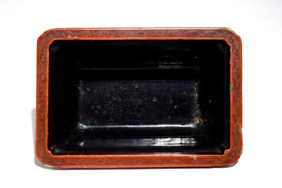 A Chinese rectangular cinnabar lacquer jardiniere, 18/19th C.