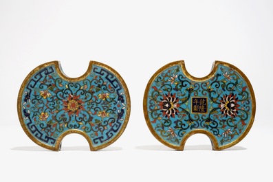 Een Chinese cloisonn&eacute; dekseldoos, Qianlong merk, 19/20e eeuw