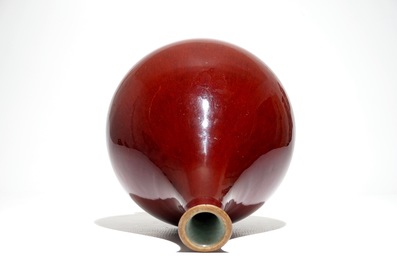 A Chinese monochrome sang-de-boeuf-glazed yuhuchunping vase, 19/20th C.