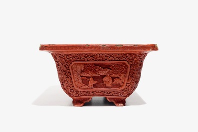 A Chinese rectangular cinnabar lacquer jardiniere, 18/19th C.