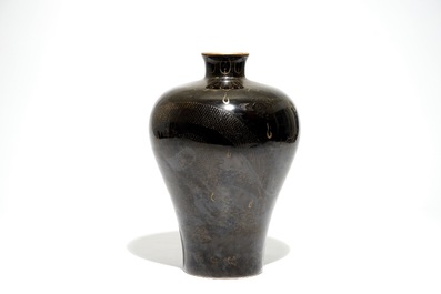 A Chinese black-glazed meiping vase with gilt dragon design, Qianlong mark, 19th C.