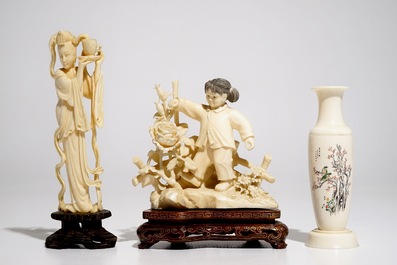 Deux figures et un vase en ivoire sculpt&eacute;, Chine, 1&egrave;re moiti&eacute; du 20&egrave;me
