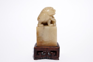 Een Chinese jade stempel met boeddhistische leeuw, 19/20e eeuw