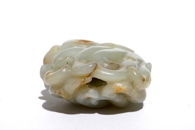 Un mod&egrave;le d'une main de Bouddha en jade t&acirc;ch&eacute;, Chine, 19&egrave;me