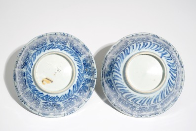 A pair of Chinese blue and white kraak porcelain deer bowls, Wanli