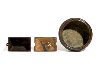 Deux br&ucirc;le-parfums en bronze, Chine, 19/20&egrave;me
