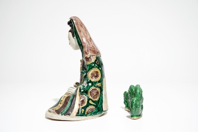 A Chinese verte biscuit model of a Guanyin, Kangxi and a green-glazed brush rest, 19th C.