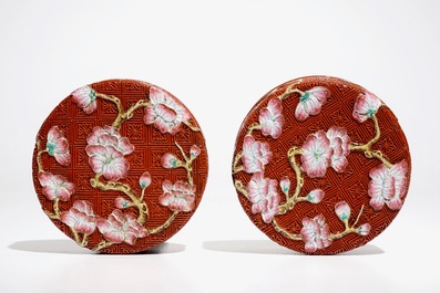 A Chinese porcelain imitation lacquerware covered box with prunus branches, 19/20th C.