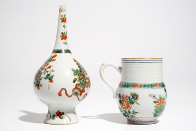 A Chinese famille verte sprinkler and a mug, Kangxi