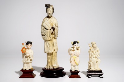 Quatre figures en ivoire sur socles en bois, Chine, 19/20&egrave;me