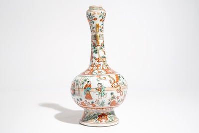 A Chinese wucai style bottle-shaped vase, Wanli mark, 19/20th C.