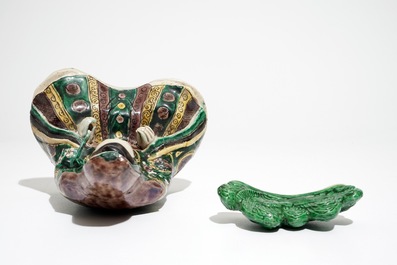 A Chinese verte biscuit model of a Guanyin, Kangxi and a green-glazed brush rest, 19th C.