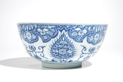 A large Chinese blue and white ornamental bowl, Kangxi