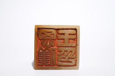 Een Chinese jade stempel met boeddhistische leeuw, 19/20e eeuw