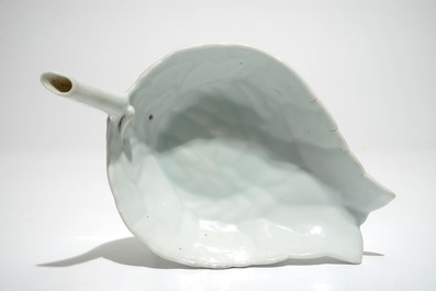 A Chinese blanc de Chine lotus-shaped water dropper, 19/20th C.