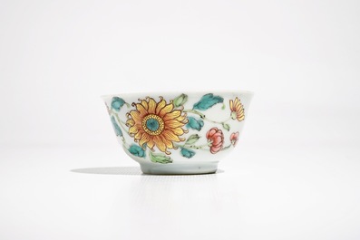 A fine Chinese famille rose cup and saucer with a flowervase, Yongzheng