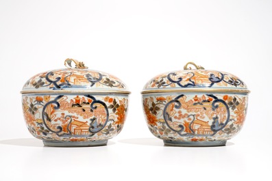 A pair of round Japanese Imari tureens and covers, Edo, early 18th C.
