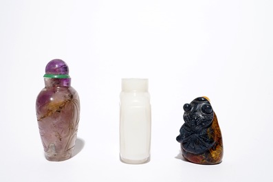 Three Chinese stone snuff bottles, 19/20th C.