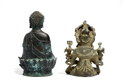 Twee Chinese bronzen figuren van Boeddha en Guanyin, Ming en later