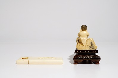 A Chinese ivory model of a reading boy and a Canton card holder, 19/20th C.