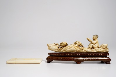 A Chinese ivory model of a reading boy and a Canton card holder, 19/20th C.