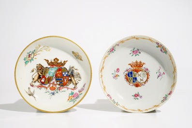 Deux tasses et soucoupes armoiri&eacute;es en porcelaine de Chine pour le march&eacute; hollandais, Qianlong