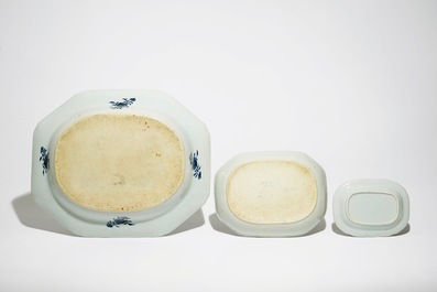 An 18-piece Chinese blue and white service with landscape design, early 19th C.