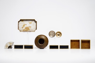 Een collectie Japanse vergulde bronzen en lakwerk objecten, Meiji/Taisho, 19/20e eeuw