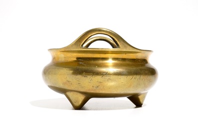 Un br&ucirc;le-parfum tripod en bronze, marque de Xuande, Chine, 19&egrave;me