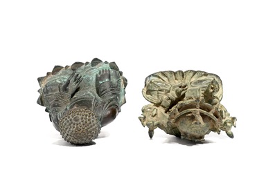 Deux mod&egrave;les de Bouddha et Guanyin en bronze, Chine, Ming et post&eacute;rieur