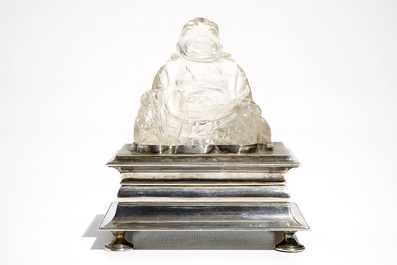 Een Chinese bergkristallen Boeddha op Duits zilveren basement, mogelijk Augsburg, 18/20e eeuw