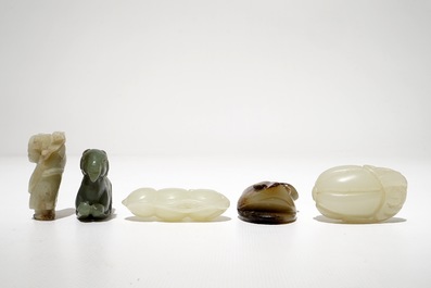 Cinq pi&egrave;ces en jade sculpt&eacute;, Chine, 19/20&egrave;me