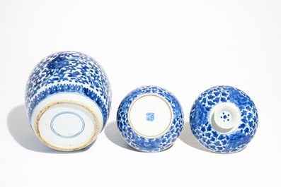 A Chinese blue and white lotus scroll ginger jar and a spice box and cover, 18/19th C