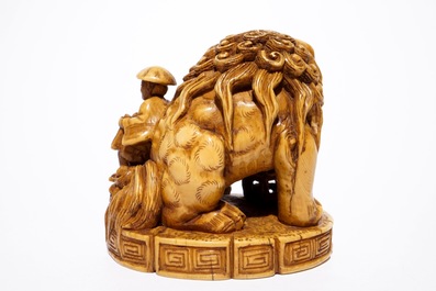 A Japanese laquer inro with ivory netsuke and agate ojime, and a Buddhist lion netsuke, Meiji/Taisho