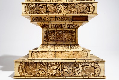 Trois grandes pagodes en os et pierre de savon, avec un sceau et une bo&icirc;te, Chine et Japon, 19/20&egrave;me
