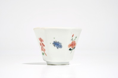 Trois soucoupes et une tasse en porcelaine de Chine famille rose, Yongzheng
