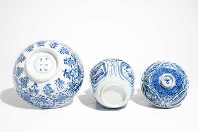 A Chinese blue and white kraak porcelain covered bowl, Wanli, and a floral bowl, Kangxi
