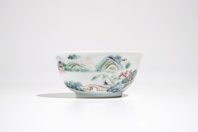 Une tasse et soucoupe en porcelaine de Chine famille rose &agrave; d&eacute;cor d'un paysage, Yongzheng